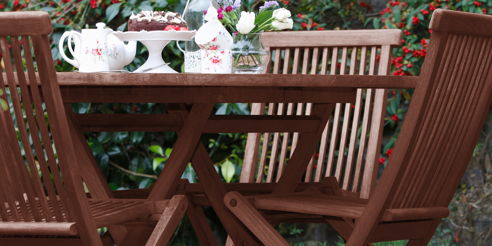 Painting your garden furniture
