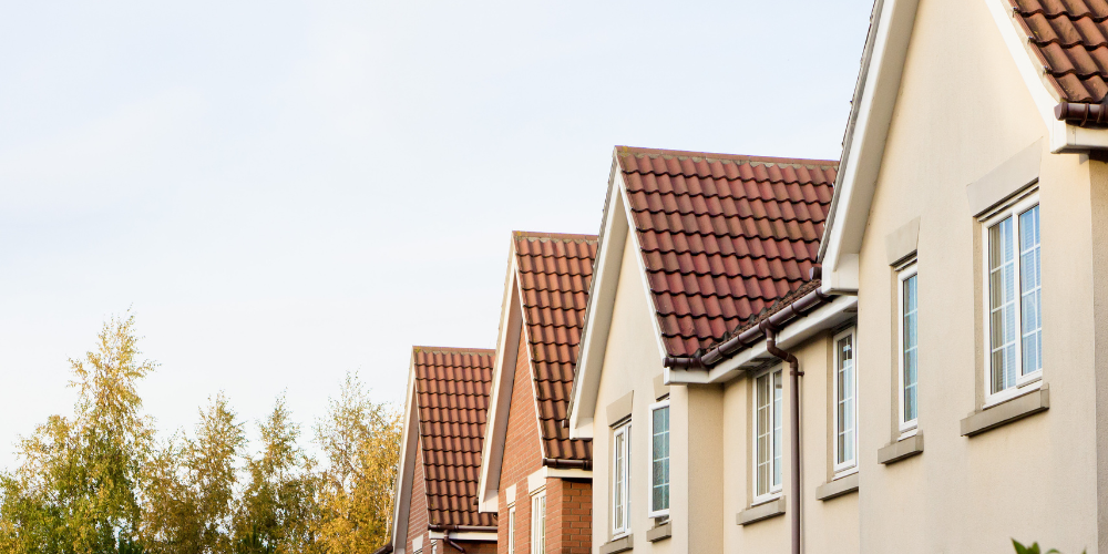 What is the difference between Dulux Trade Weathershield and Dulux Weathershield?